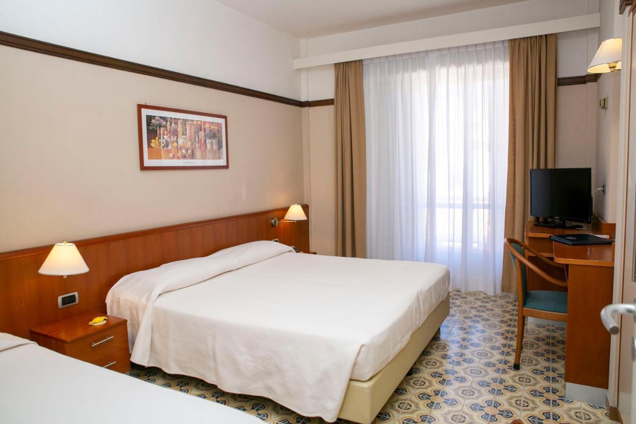 Hotel Pietra Di Luna Майори Екстериор снимка