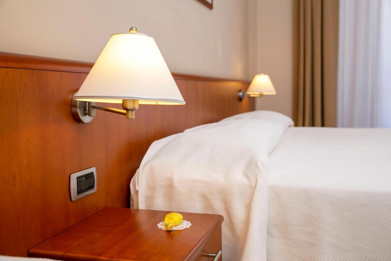 Hotel Pietra Di Luna Майори Екстериор снимка