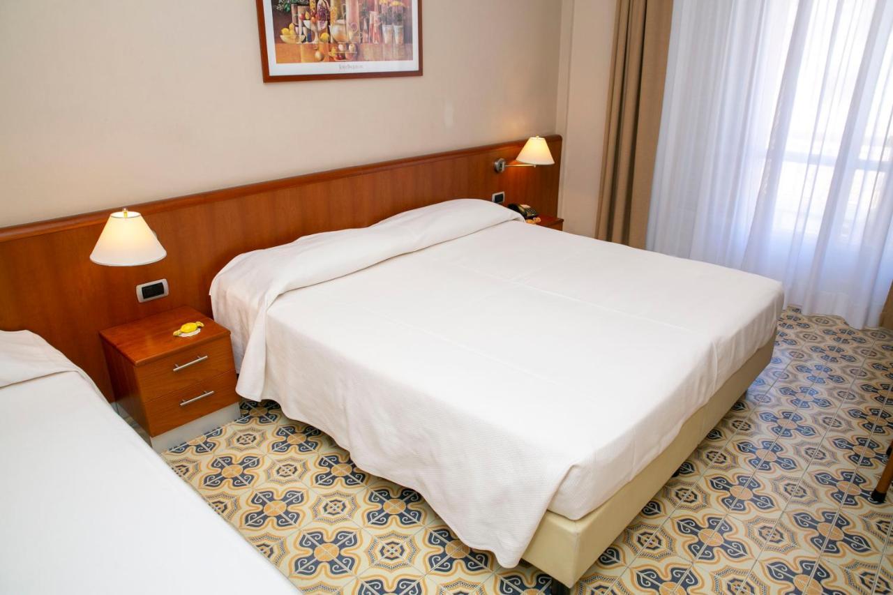 Hotel Pietra Di Luna Майори Екстериор снимка