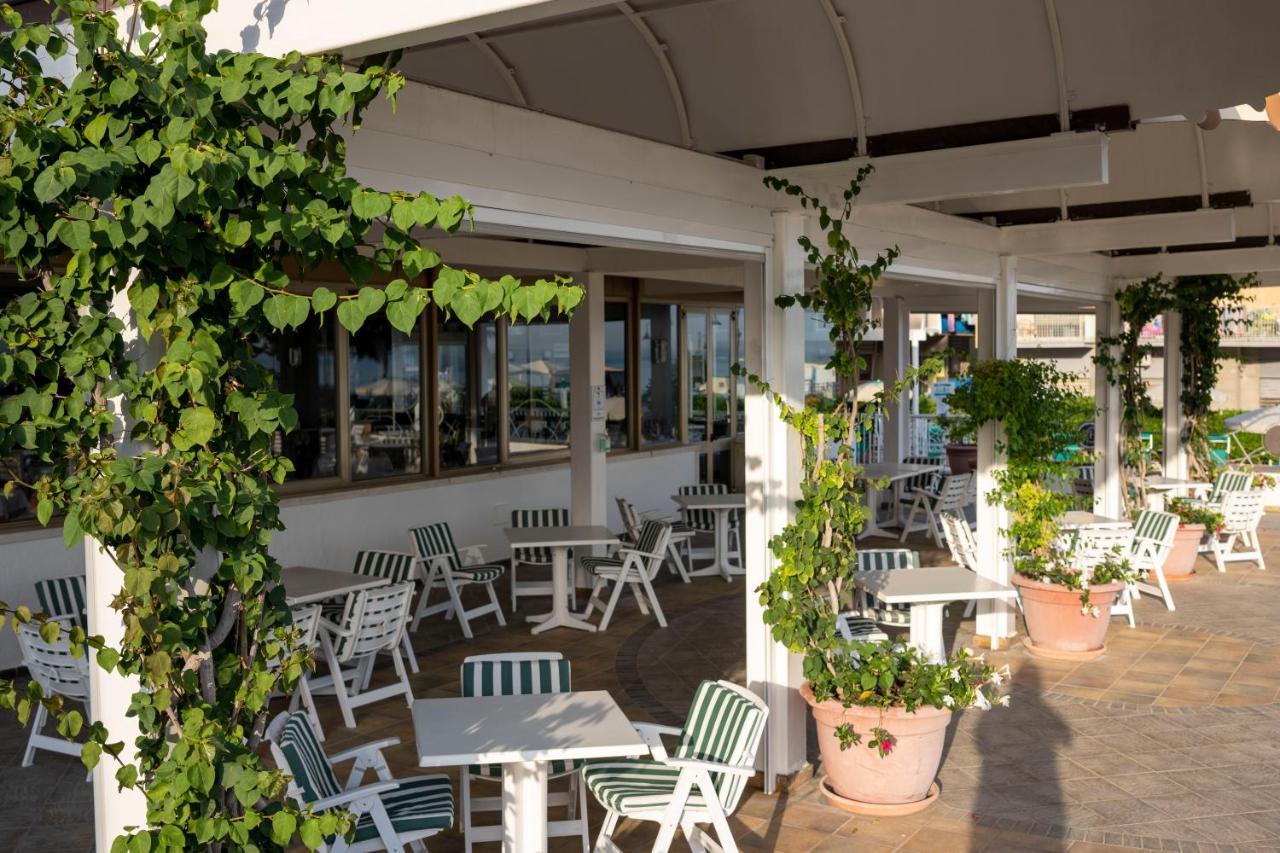 Hotel Pietra Di Luna Майори Екстериор снимка