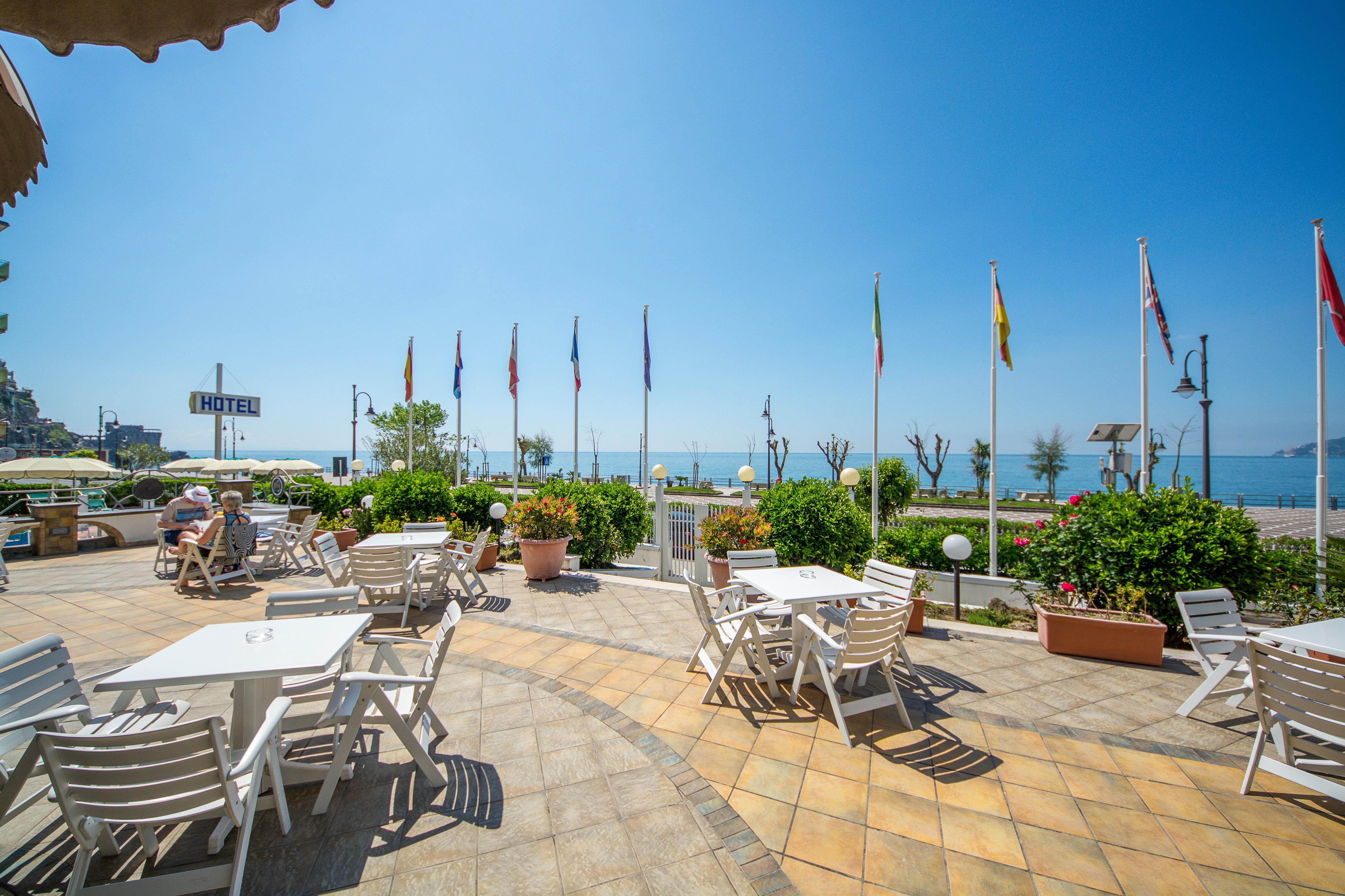 Hotel Pietra Di Luna Майори Екстериор снимка