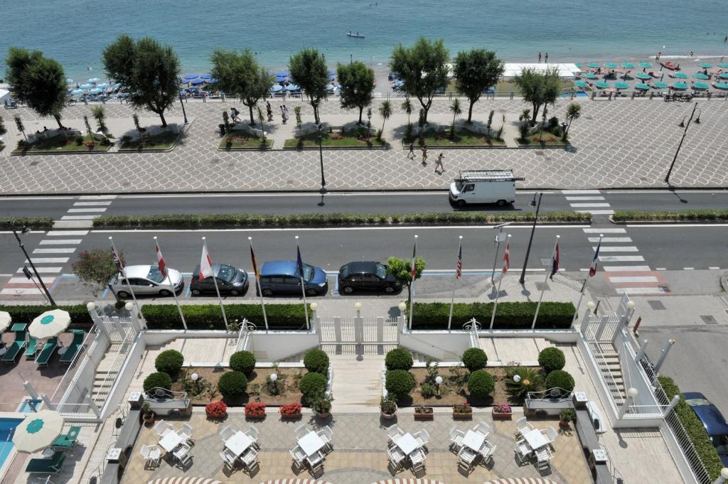 Hotel Pietra Di Luna Майори Екстериор снимка