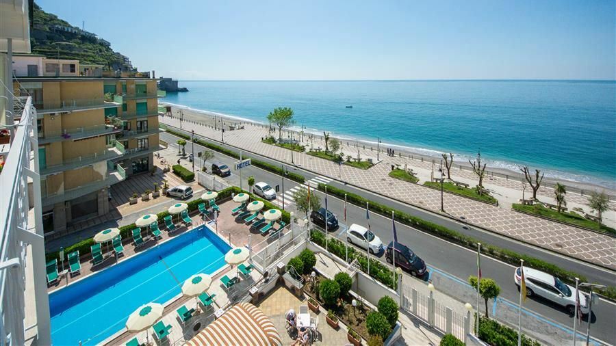Hotel Pietra Di Luna Майори Екстериор снимка