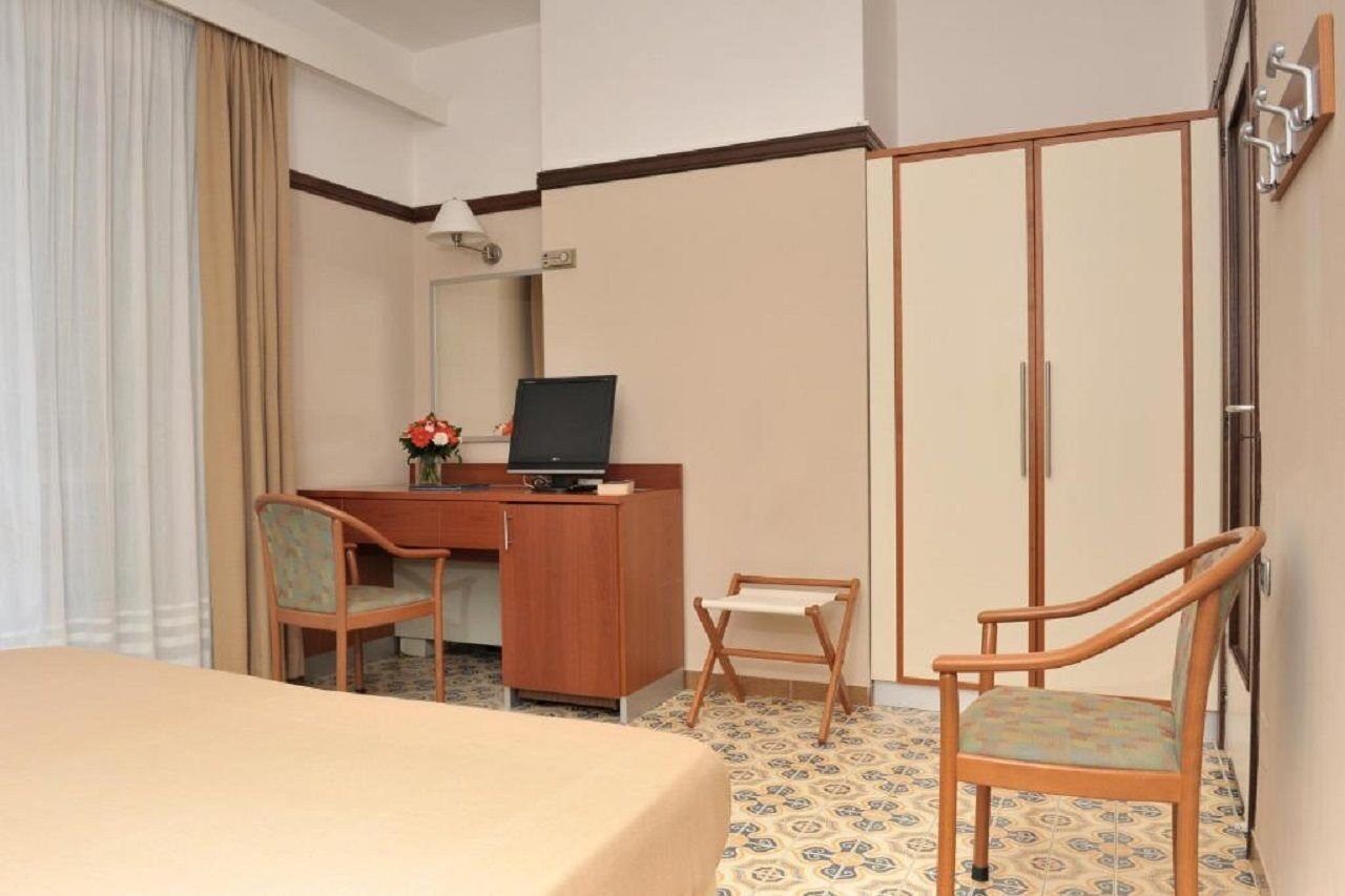 Hotel Pietra Di Luna Майори Екстериор снимка